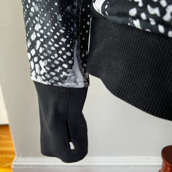 Lululemon Black & White Abstract Print Full-Zip Hoodie - Size 4 - Picture 4 of 5
